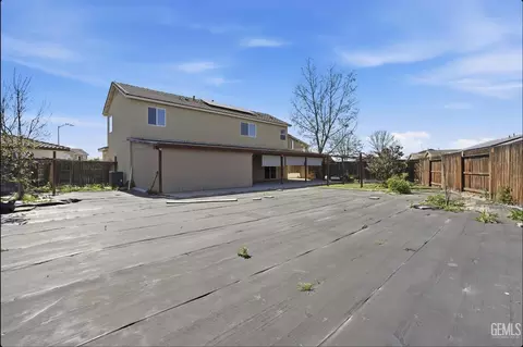 Exterior - 5406 Mensen Dr, Bakersfield, CA 93313 photo 4 of 5