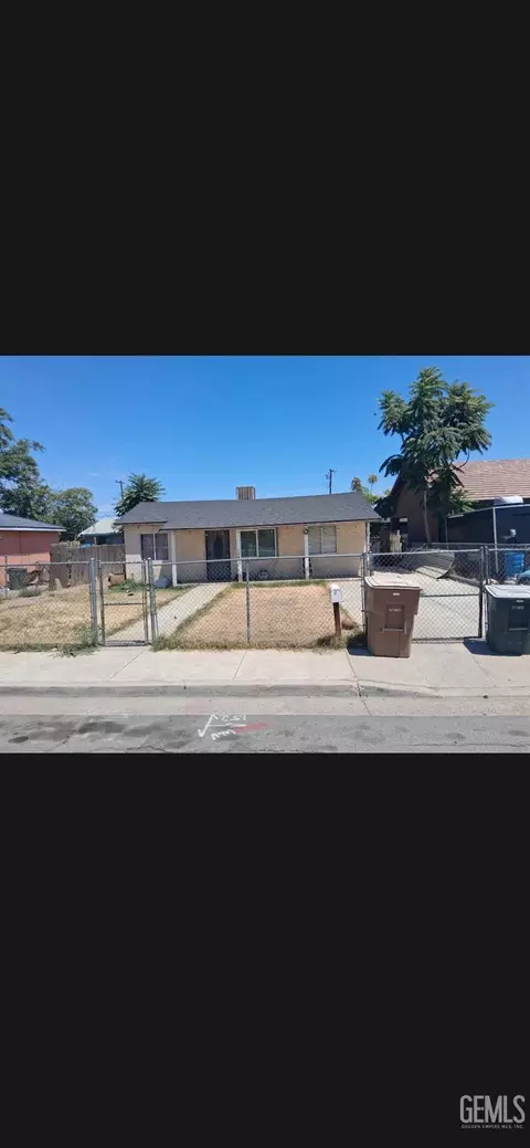 1011 Watts Dr, Bakersfield, CA 93307