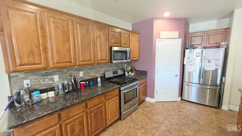 Kitchen - 2001 Bloomfield Ave, Wasco, CA 93280 photo 3 of 5