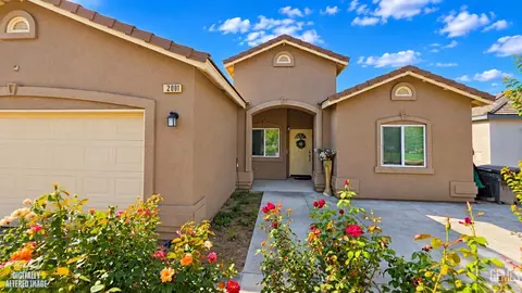 Exterior - 2001 Bloomfield Ave, Wasco, CA 93280 photo 1 of 6