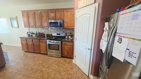 Kitchen - 2001 Bloomfield Ave, Wasco, CA 93280 photo 5 of 5