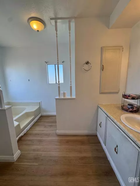 Bath - 6601 Eucalyptus Dr #231, Bakersfield, CA 93306 photo 3 of 6