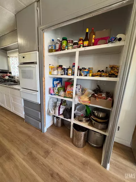 Kitchen - 6601 Eucalyptus Dr #231, Bakersfield, CA 93306 photo 6 of 7