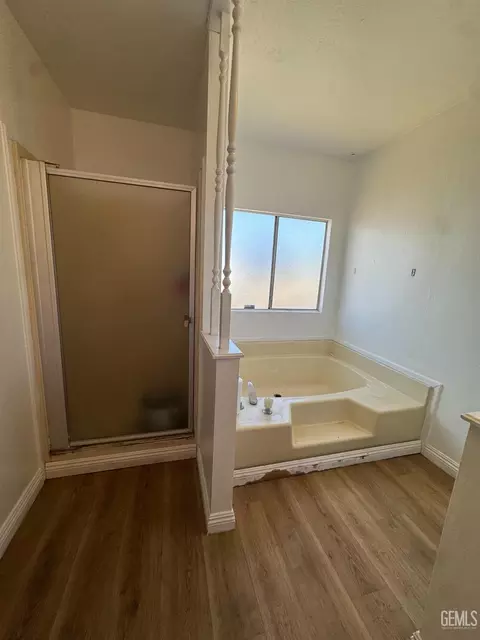 Bath - 6601 Eucalyptus Dr #231, Bakersfield, CA 93306 photo 6 of 6