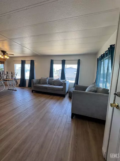 Living - 6601 Eucalyptus Dr #231, Bakersfield, CA 93306 photo 1 of 2