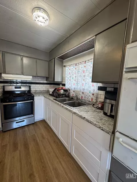 Kitchen - 6601 Eucalyptus Dr #231, Bakersfield, CA 93306 photo 3 of 7