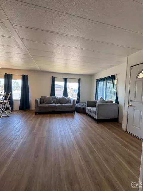 Living - 6601 Eucalyptus Dr #231, Bakersfield, CA 93306 photo 2 of 2