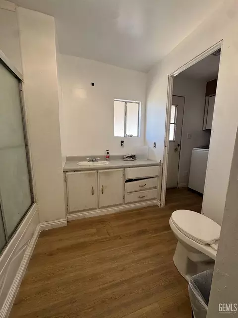 Bath - 6601 Eucalyptus Dr #231, Bakersfield, CA 93306 photo 2 of 6