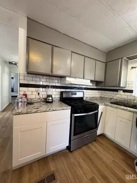 Kitchen - 6601 Eucalyptus Dr #231, Bakersfield, CA 93306 photo 5 of 7