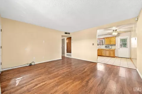 Living - 314 Atkinson Ave, Shafter, CA 93263 photo 4 of 4