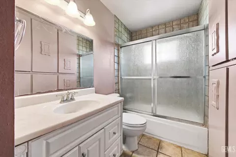 Bath - 314 Atkinson Ave, Shafter, CA 93263 photo 1 of 4