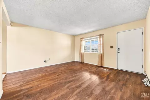Living - 314 Atkinson Ave, Shafter, CA 93263 photo 2 of 4