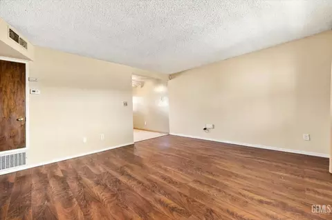 Living - 314 Atkinson Ave, Shafter, CA 93263 photo 1 of 4