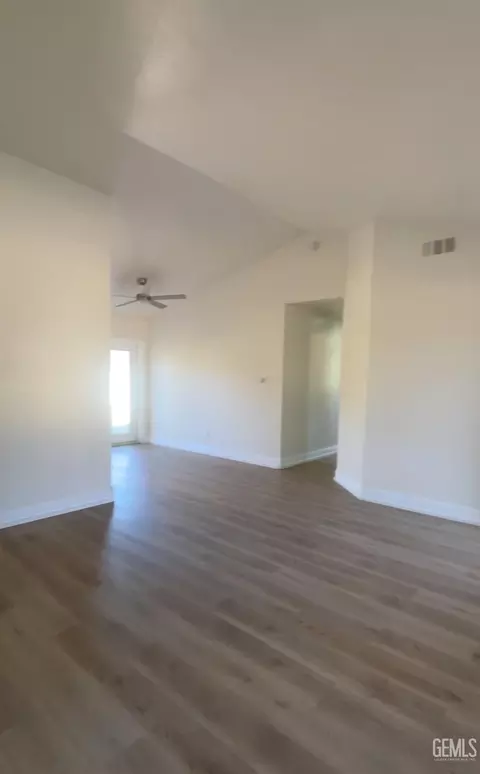 Living - 23441 Lakeview Dr, Tehachapi, CA 93561 photo 1 of 1