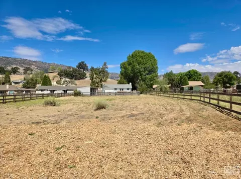Exterior - 23441 Lakeview Dr, Tehachapi, CA 93561 photo 6 of 10