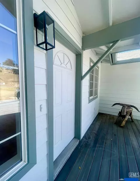 Exterior - 23441 Lakeview Dr, Tehachapi, CA 93561 photo 2 of 10