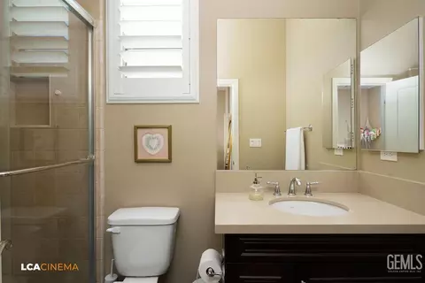 Bath - 11702 Raindrop Ln, Bakersfield, CA 93311 photo 3 of 4