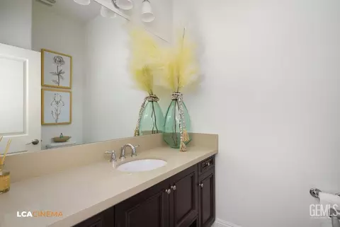 Bath - 11702 Raindrop Ln, Bakersfield, CA 93311 photo 1 of 4