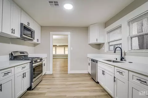 Kitchen - 2106 E St, Bakersfield, CA 93301 photo 2 of 2