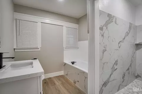 Bath - 2106 E St, Bakersfield, CA 93301 photo 2 of 2