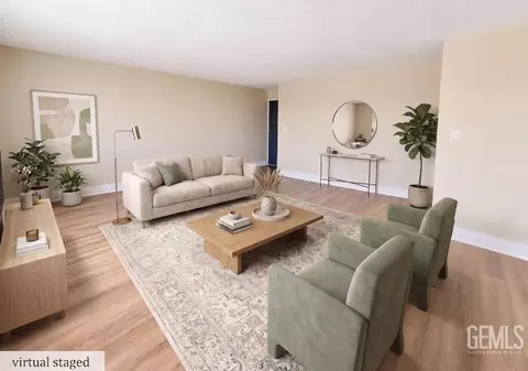 Living - 522 Garfield Ave, Taft, CA 93268 photo 1 of 2