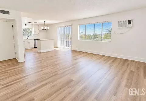 Living - 522 Garfield Ave, Taft, CA 93268 photo 2 of 2