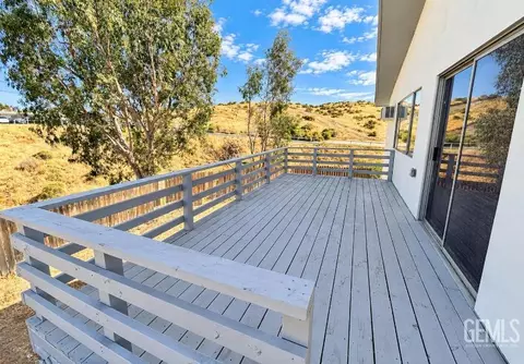 Exterior - 522 Garfield Ave, Taft, CA 93268 photo 2 of 4