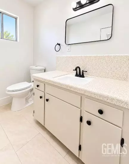 Bath - 522 Garfield Ave, Taft, CA 93268 photo 3 of 3