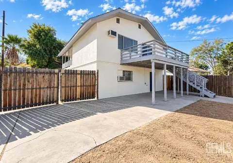 Exterior - 522 Garfield Ave, Taft, CA 93268 photo 4 of 4