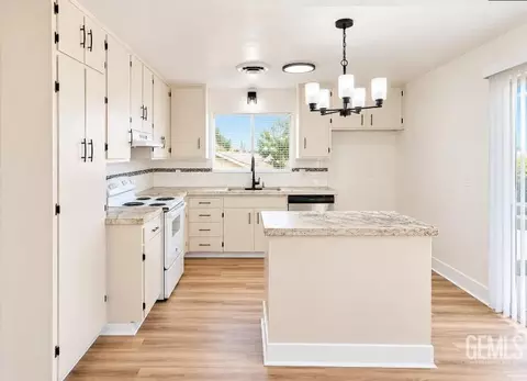 Kitchen - 522 Garfield Ave, Taft, CA 93268 photo 1 of 1