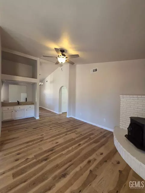 Living - 20220 Mesa Dr, Tehachapi, CA 93561 photo 8 of 9