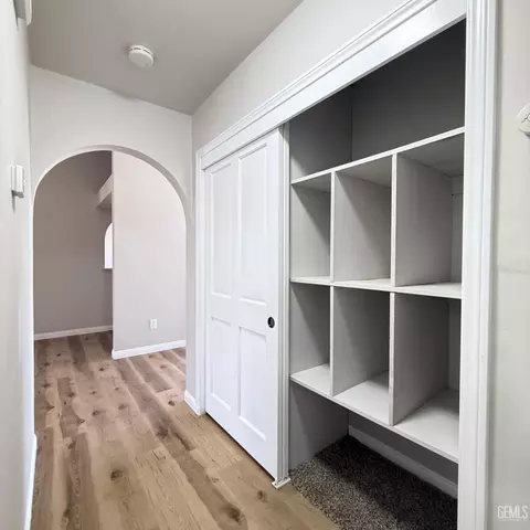 Entry Way - 20220 Mesa Dr, Tehachapi, CA 93561 photo 2 of 2