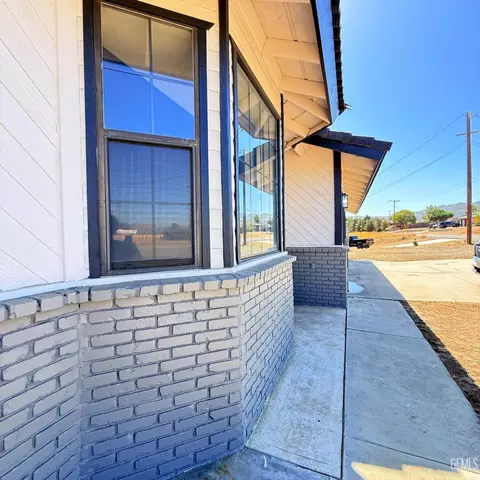Exterior - 20220 Mesa Dr, Tehachapi, CA 93561 photo 3 of 5
