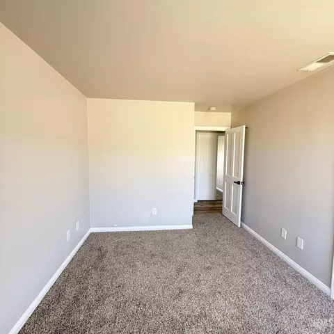 Bedroom - 20220 Mesa Dr, Tehachapi, CA 93561 photo 4 of 6