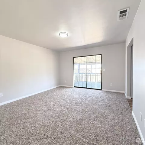 Living - 20220 Mesa Dr, Tehachapi, CA 93561 photo 9 of 9