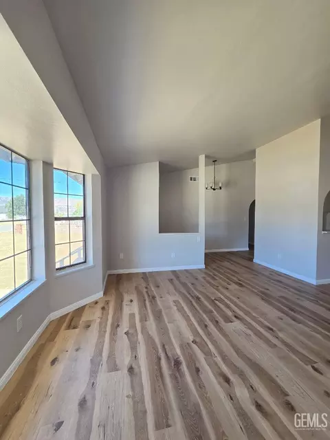 Living - 20220 Mesa Dr, Tehachapi, CA 93561 photo 1 of 9