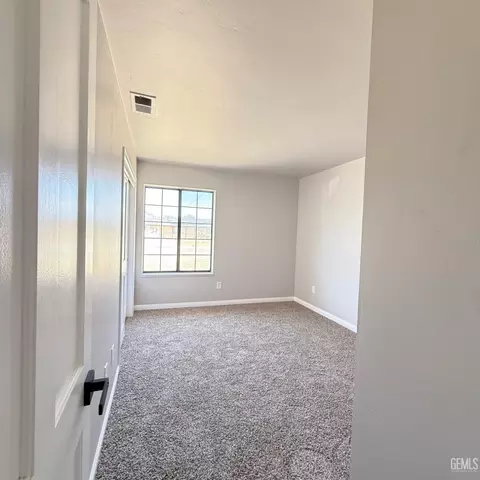 Bedroom - 20220 Mesa Dr, Tehachapi, CA 93561 photo 3 of 6