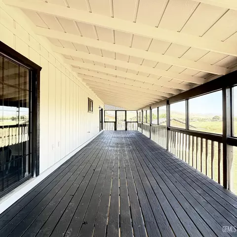 Exterior - 20220 Mesa Dr, Tehachapi, CA 93561 photo 4 of 5