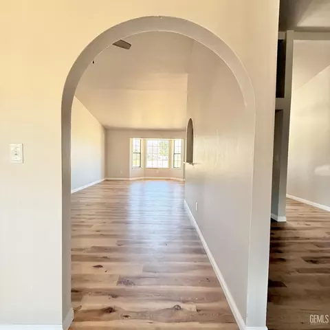 Entry Way - 20220 Mesa Dr, Tehachapi, CA 93561 photo 1 of 2