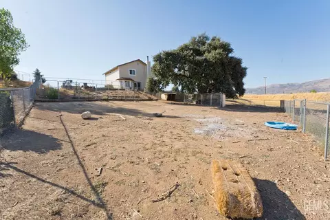 Exterior - 21540 Westwood Blvd, Tehachapi, CA 93561 photo 2 of 3