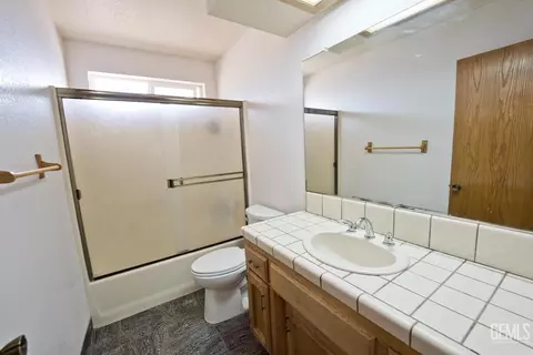 Bath - 21540 Westwood Blvd, Tehachapi, CA 93561 photo 2 of 4