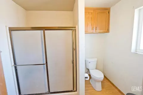 Bath - 21540 Westwood Blvd, Tehachapi, CA 93561 photo 4 of 4