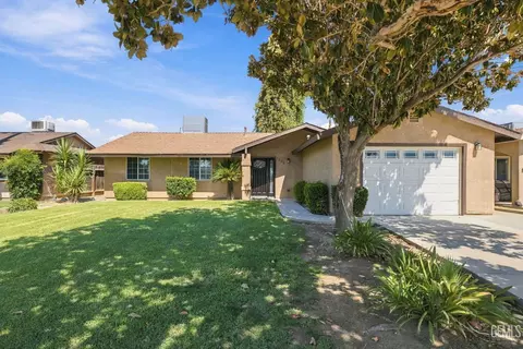 Exterior - 1208 Walnut St, Wasco, CA 93280 photo 4 of 9