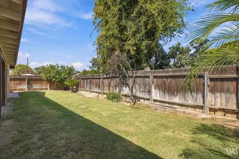 Exterior - 1208 Walnut St, Wasco, CA 93280 photo 6 of 9