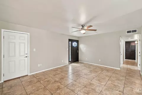 Living - 1208 Walnut St, Wasco, CA 93280 photo 1 of 7