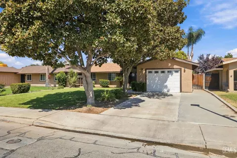 Exterior - 1208 Walnut St, Wasco, CA 93280 photo 3 of 9
