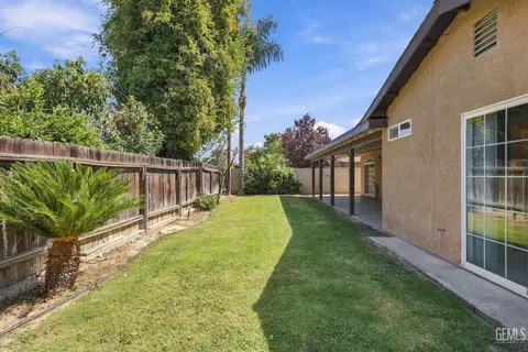 Exterior - 1208 Walnut St, Wasco, CA 93280 photo 8 of 9