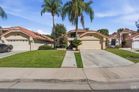 8012 Chaucer St, Bakersfield, CA 93311
