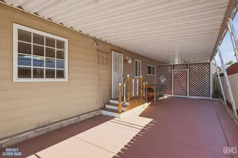 Exterior - 724 46th St, Bakersfield, CA 93301 photo 7 of 10