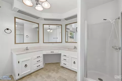 Bath - 724 46th St, Bakersfield, CA 93301 photo 1 of 4